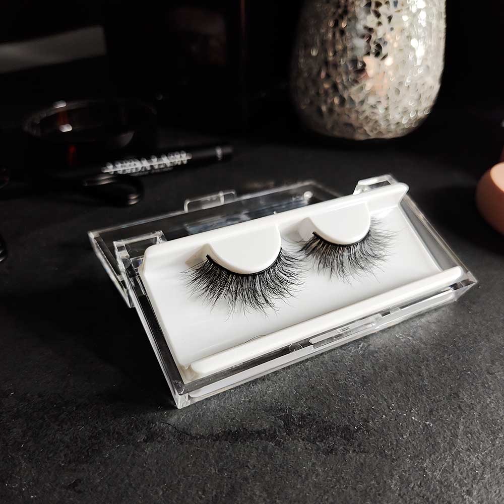 doll style lashes 18mm lashes in case