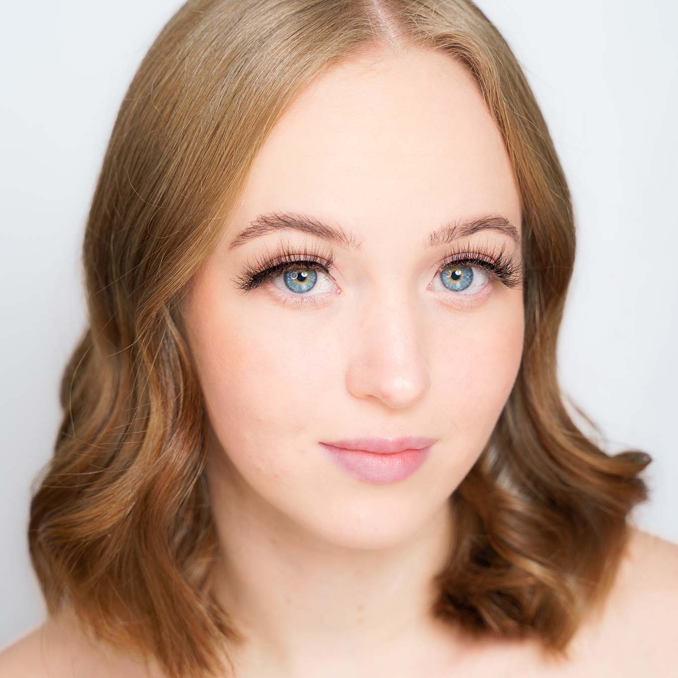 bright lashes doll style lash strip on blue eyes