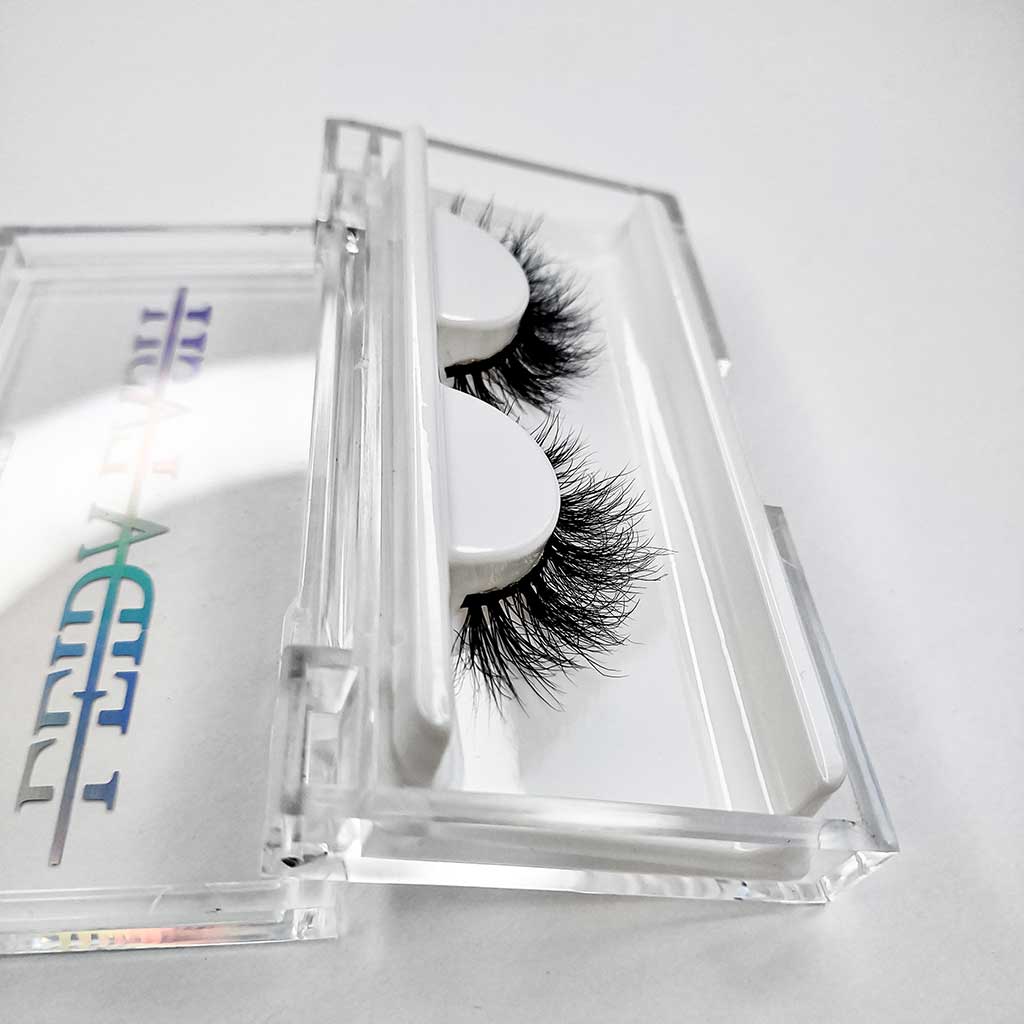 Side-view-of-flame-mink-strip-eyelashes-18mm-cat-eye