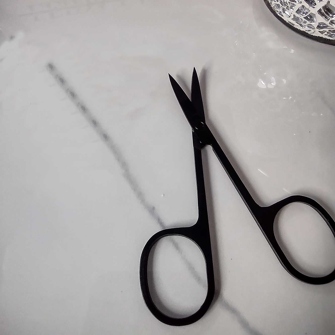 Black scissors that are open for strip lashes 