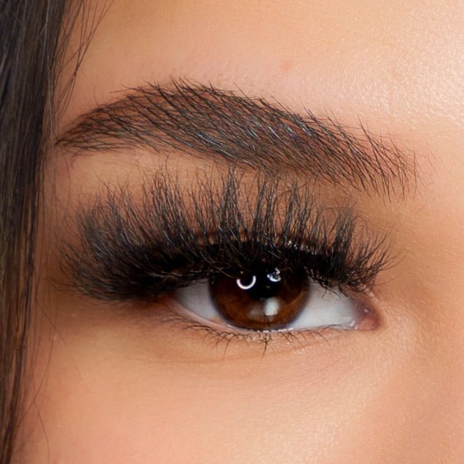 close-up bold lashes style fearless lash strip